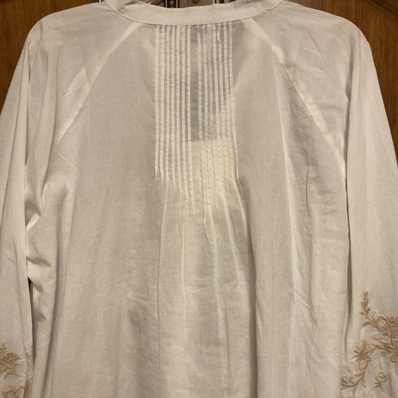 NWT White Cotton Embroidered Crochet Buttons Woman Top Size US XL - Picture 7 of 10